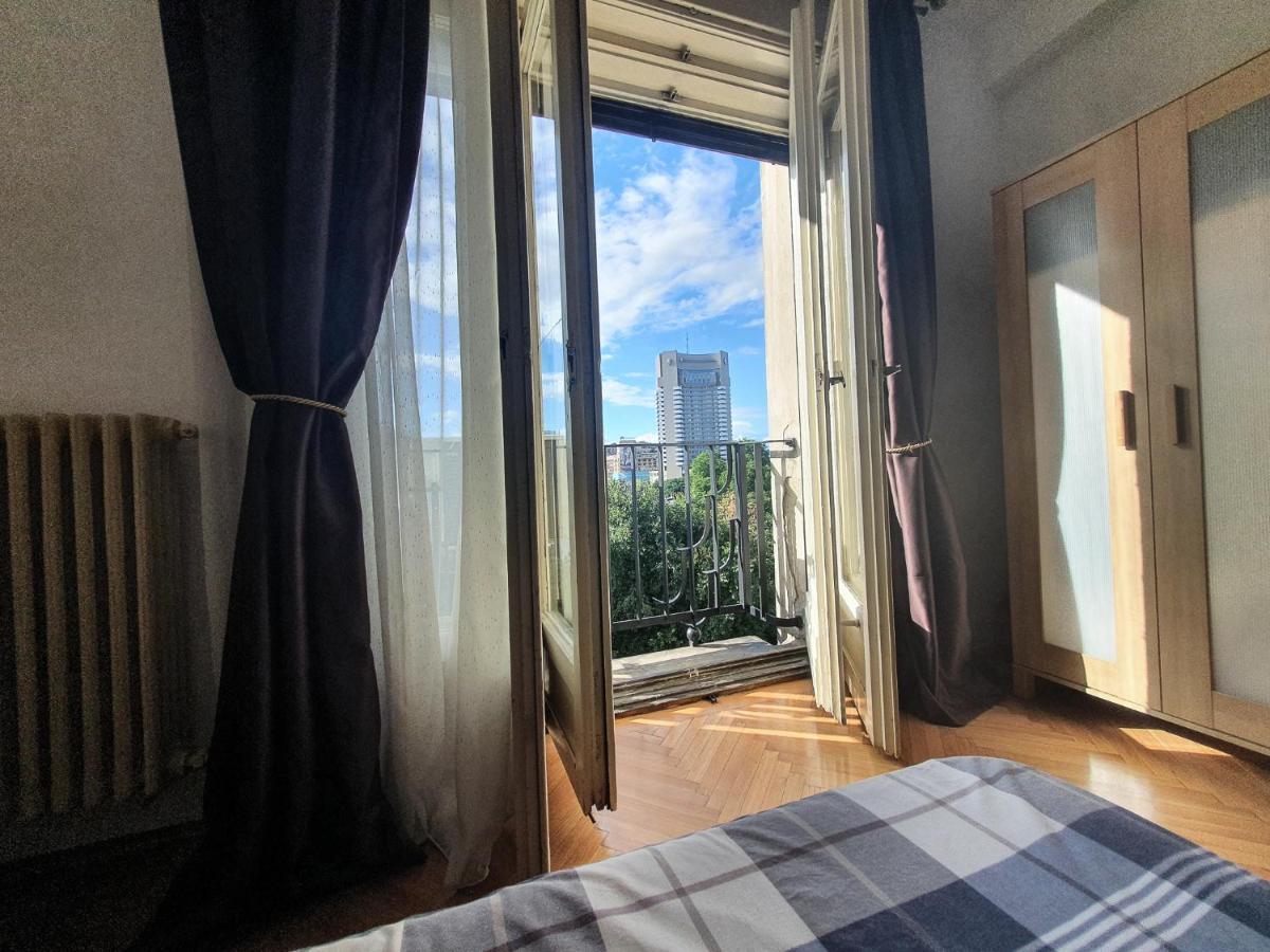 בוקרשט Charming Studio With City View מראה חיצוני תמונה