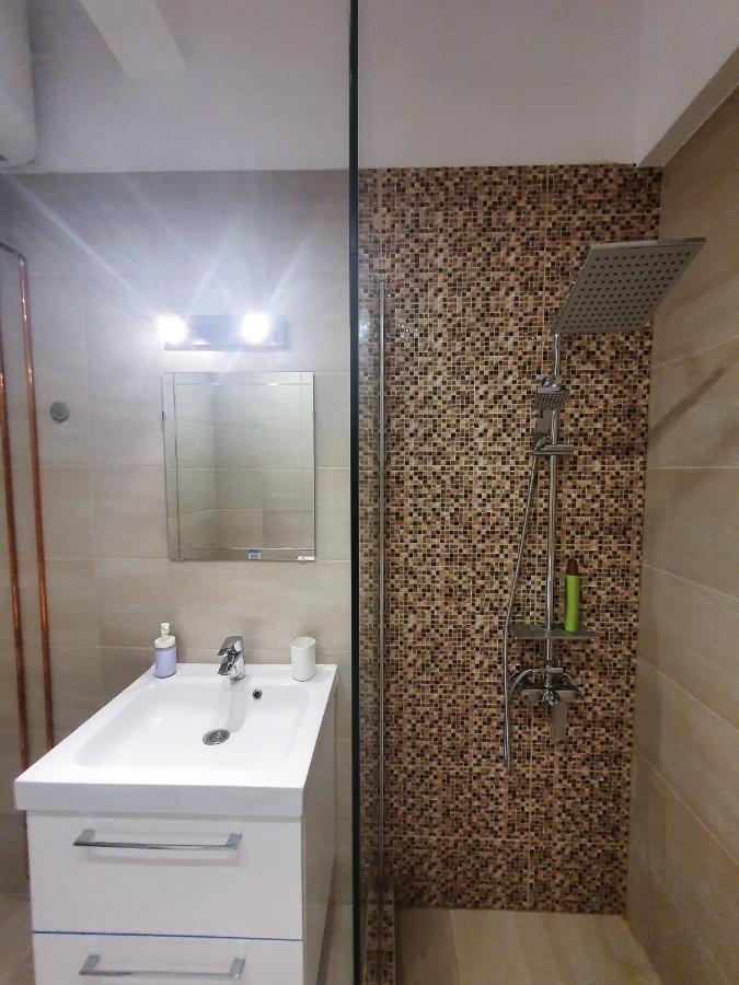 בוקרשט Charming Studio With City View מראה חיצוני תמונה