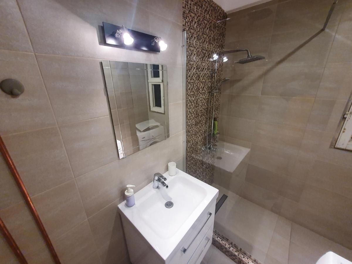 בוקרשט Charming Studio With City View מראה חיצוני תמונה