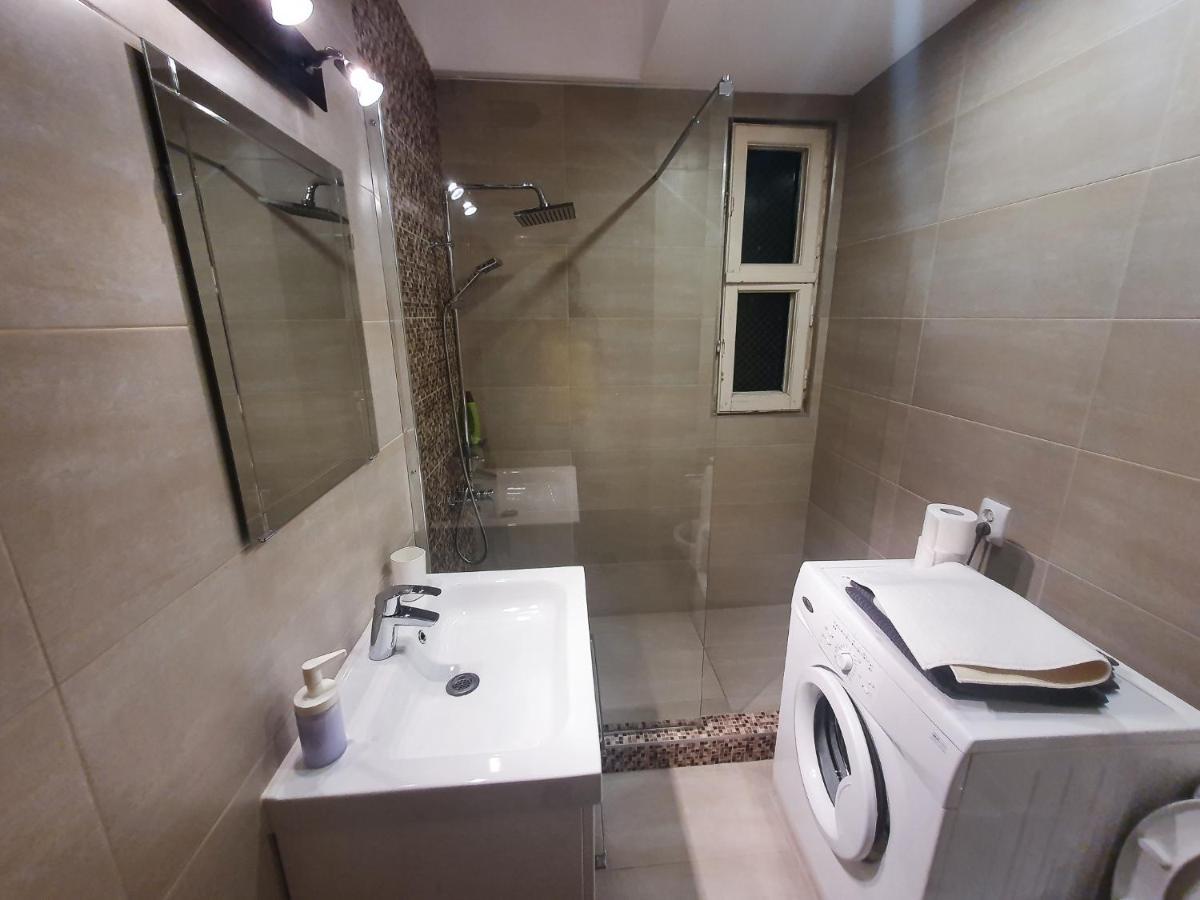 בוקרשט Charming Studio With City View מראה חיצוני תמונה