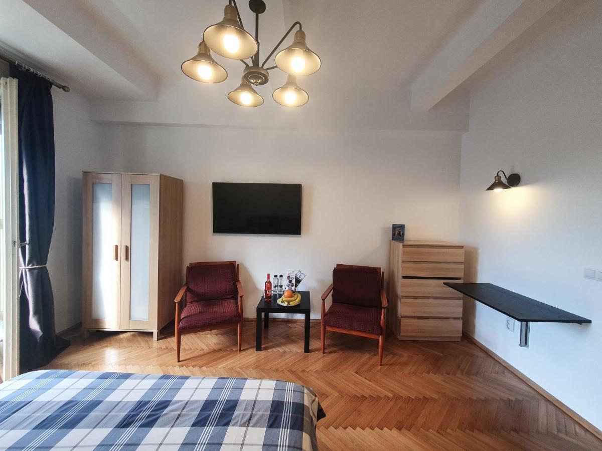 בוקרשט Charming Studio With City View מראה חיצוני תמונה